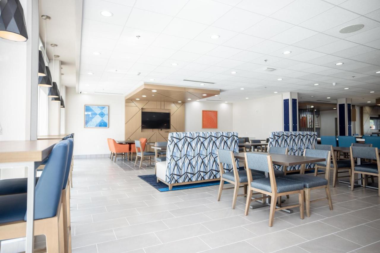 Holiday Inn Express & Suites Tampa Stadium - Airport Area By Ihg المظهر الخارجي الصورة
