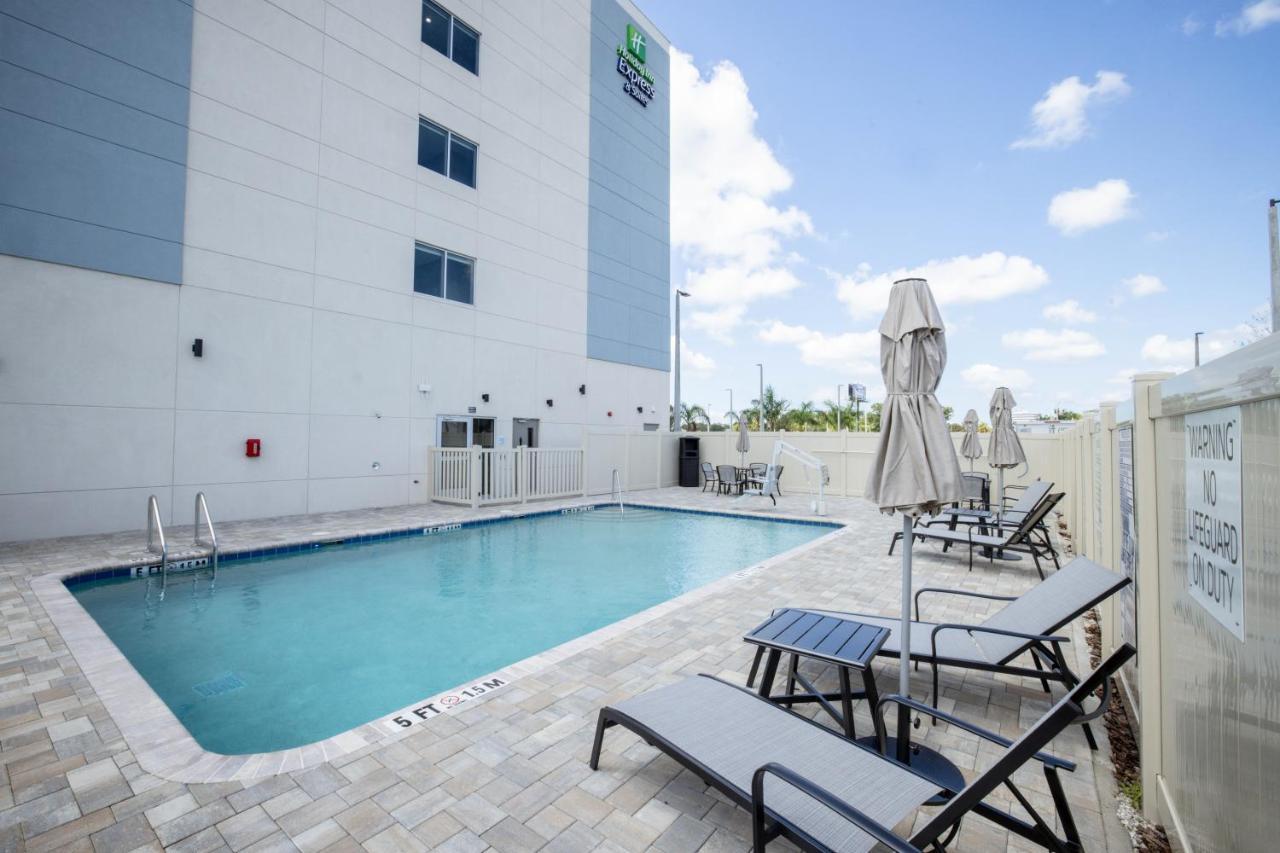 Holiday Inn Express & Suites Tampa Stadium - Airport Area By Ihg المظهر الخارجي الصورة