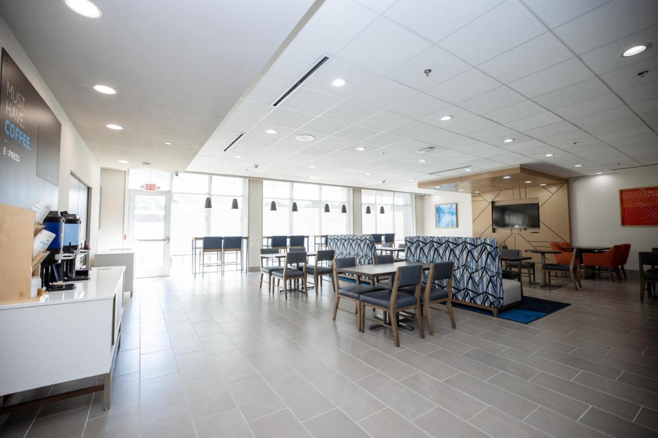 Holiday Inn Express & Suites Tampa Stadium - Airport Area By Ihg المظهر الخارجي الصورة