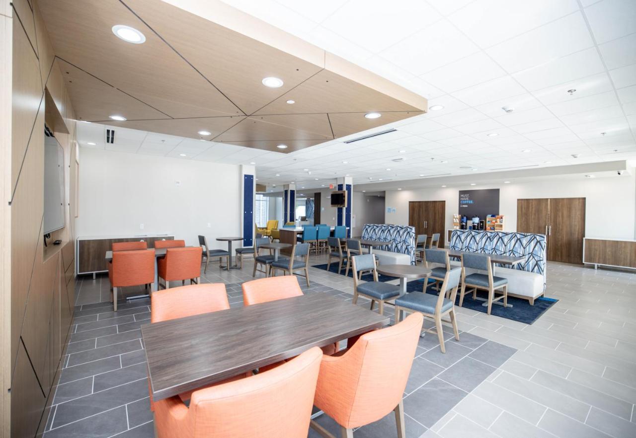 Holiday Inn Express & Suites Tampa Stadium - Airport Area By Ihg المظهر الخارجي الصورة