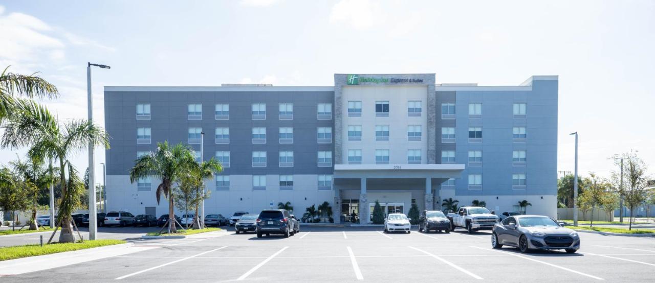 Holiday Inn Express & Suites Tampa Stadium - Airport Area By Ihg المظهر الخارجي الصورة
