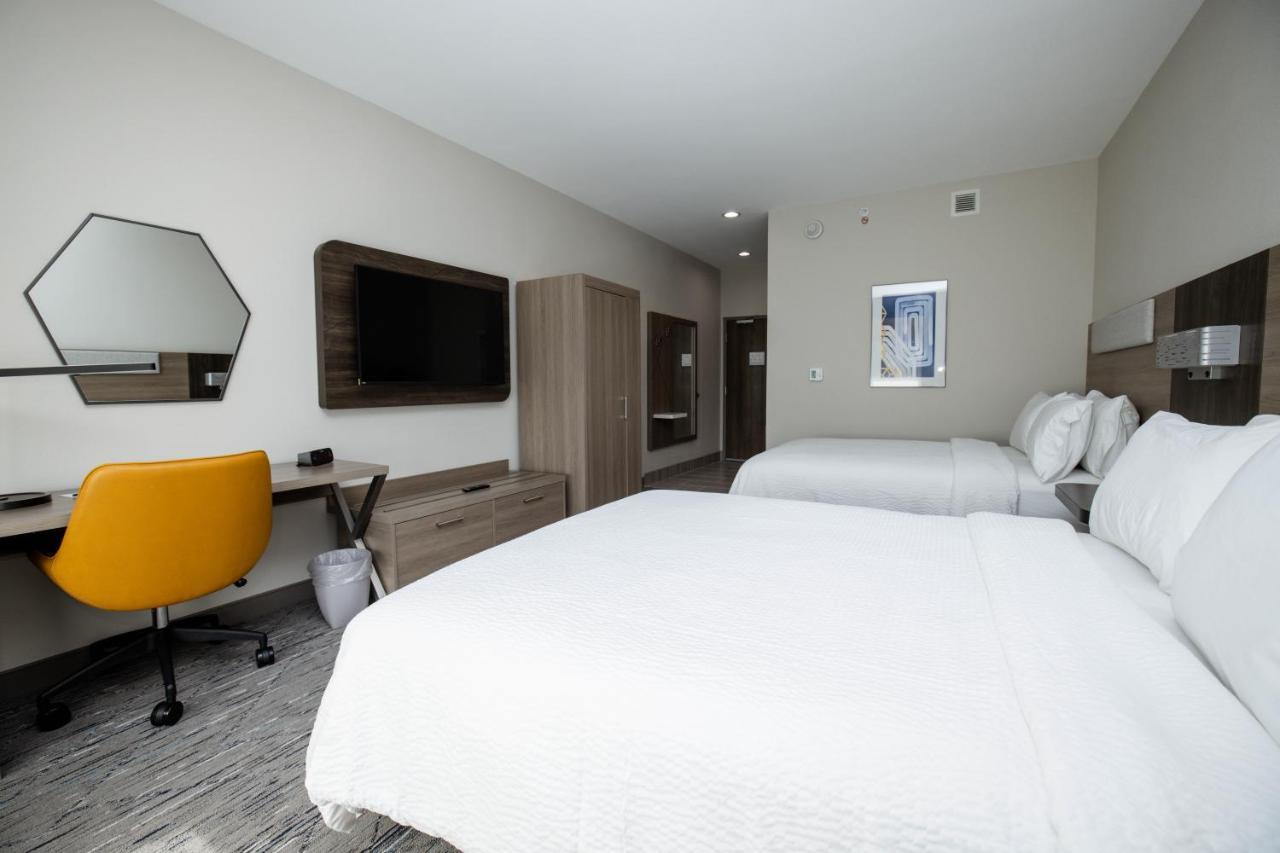 Holiday Inn Express & Suites Tampa Stadium - Airport Area By Ihg المظهر الخارجي الصورة