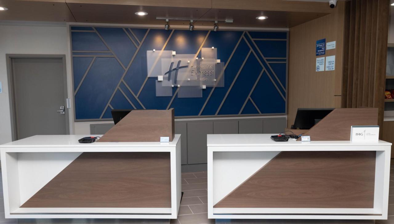 Holiday Inn Express & Suites Tampa Stadium - Airport Area By Ihg المظهر الخارجي الصورة