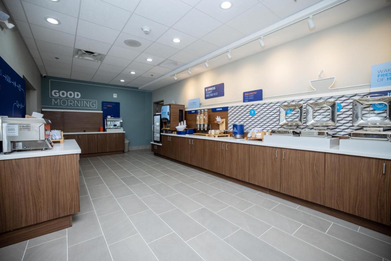 Holiday Inn Express & Suites Tampa Stadium - Airport Area By Ihg المظهر الخارجي الصورة