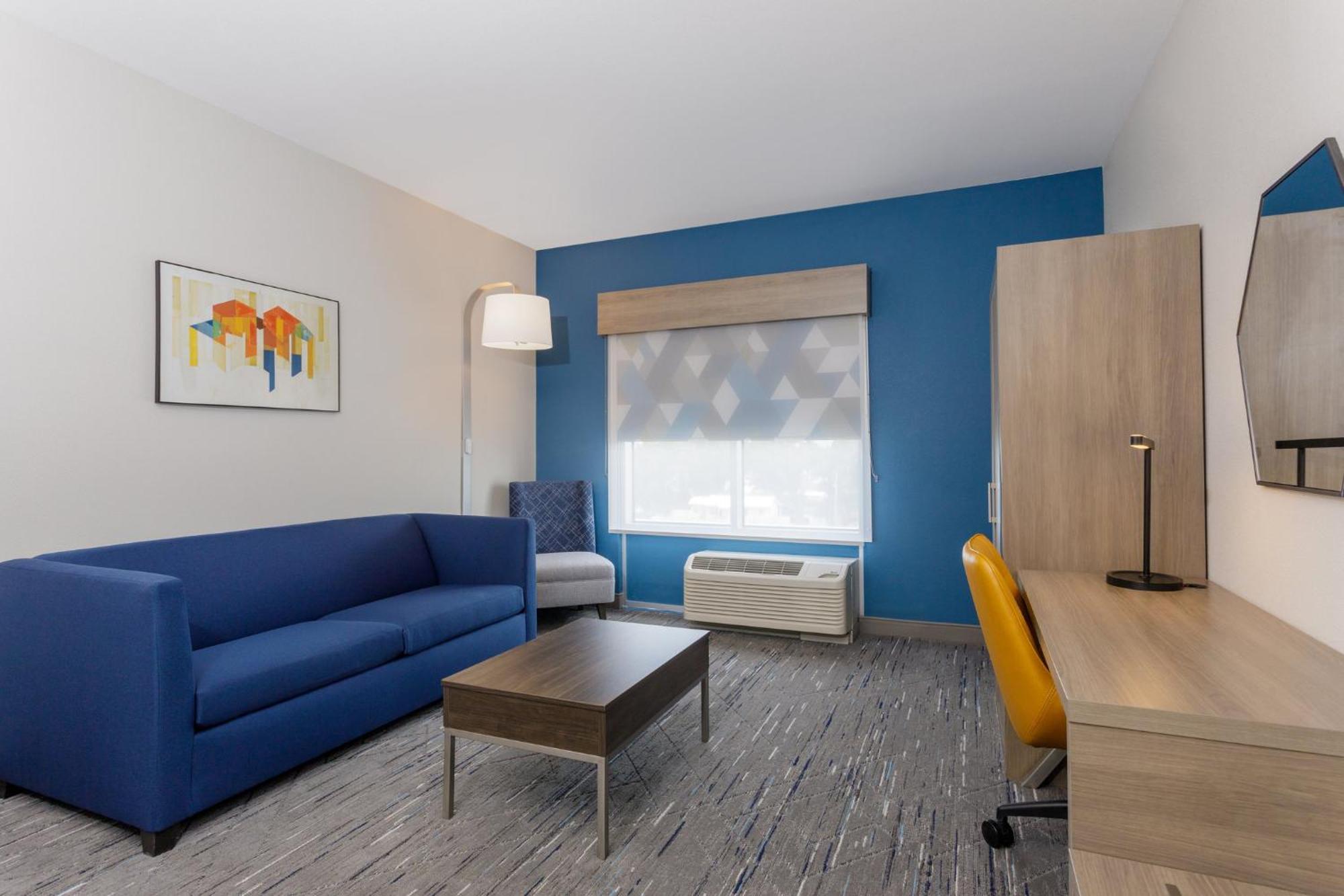 Holiday Inn Express & Suites Tampa Stadium - Airport Area By Ihg المظهر الخارجي الصورة