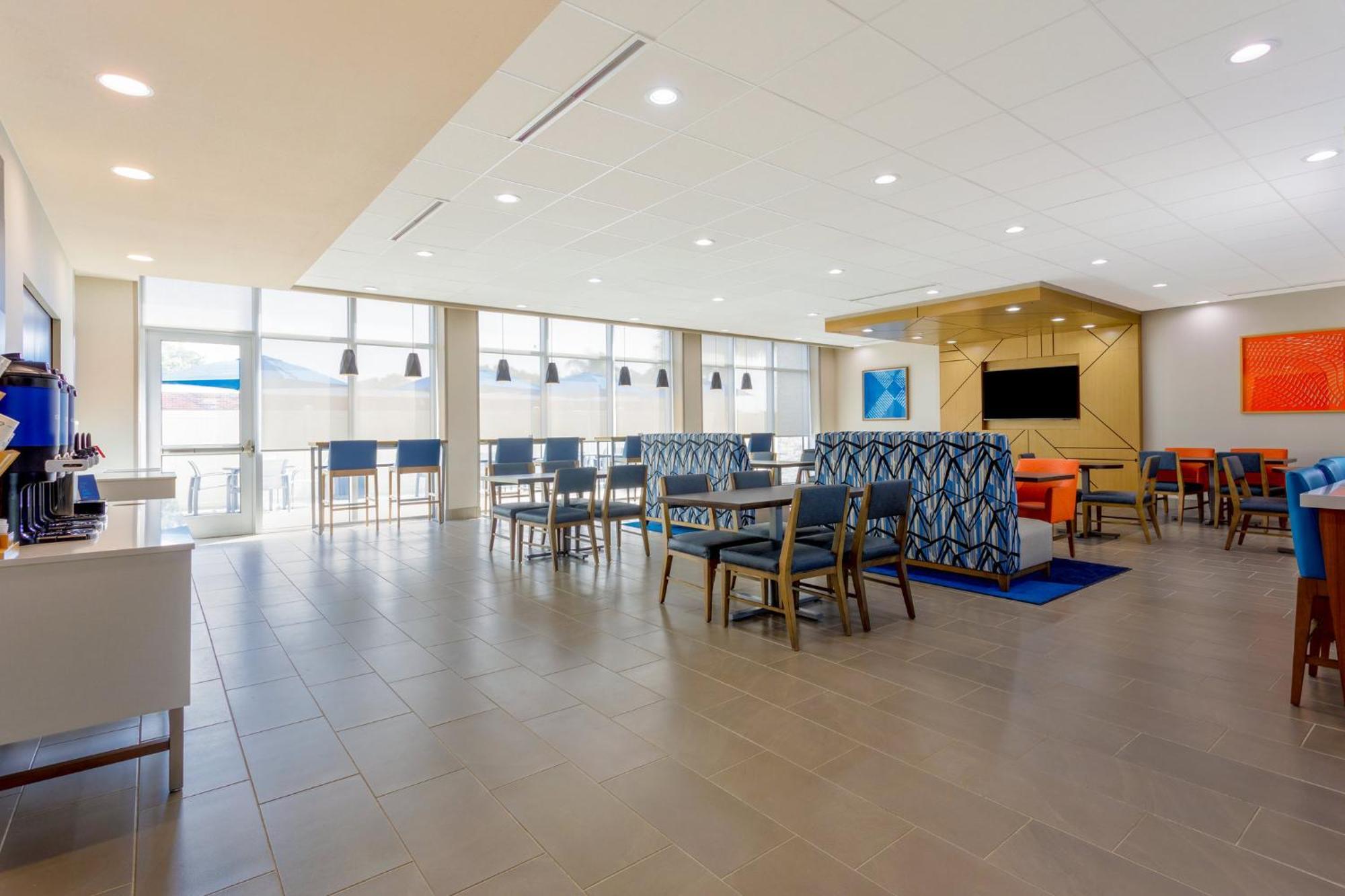 Holiday Inn Express & Suites Tampa Stadium - Airport Area By Ihg المظهر الخارجي الصورة