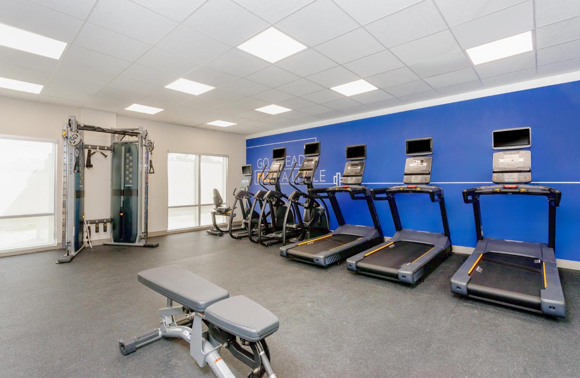 Holiday Inn Express & Suites Tampa Stadium - Airport Area By Ihg المظهر الخارجي الصورة
