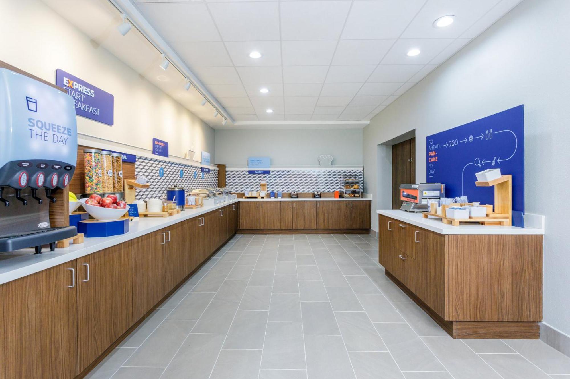 Holiday Inn Express & Suites Tampa Stadium - Airport Area By Ihg المظهر الخارجي الصورة