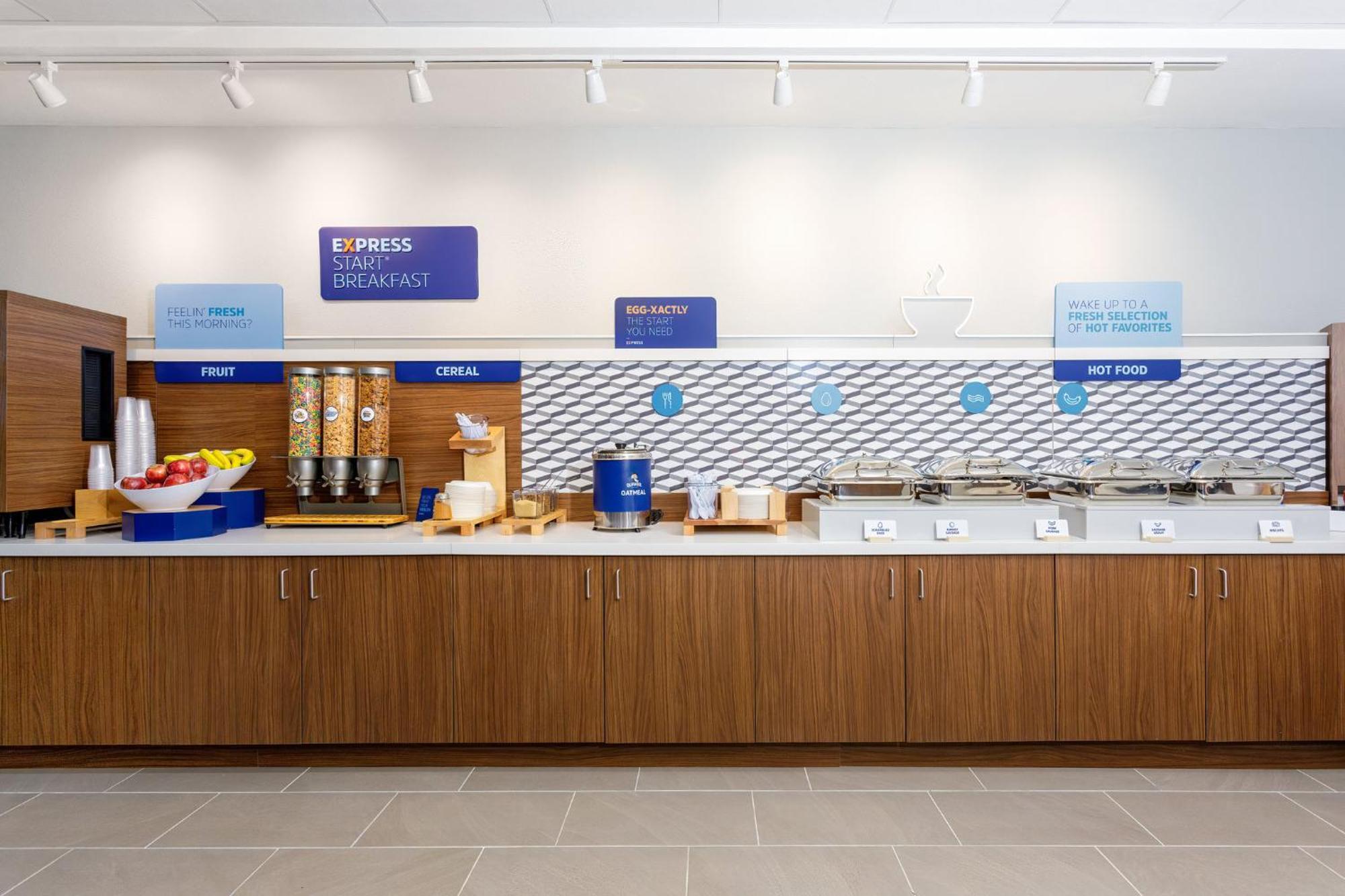 Holiday Inn Express & Suites Tampa Stadium - Airport Area By Ihg المظهر الخارجي الصورة