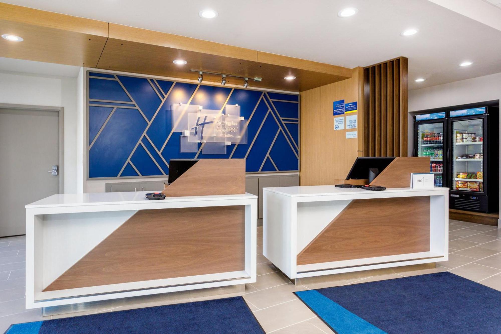 Holiday Inn Express & Suites Tampa Stadium - Airport Area By Ihg المظهر الخارجي الصورة