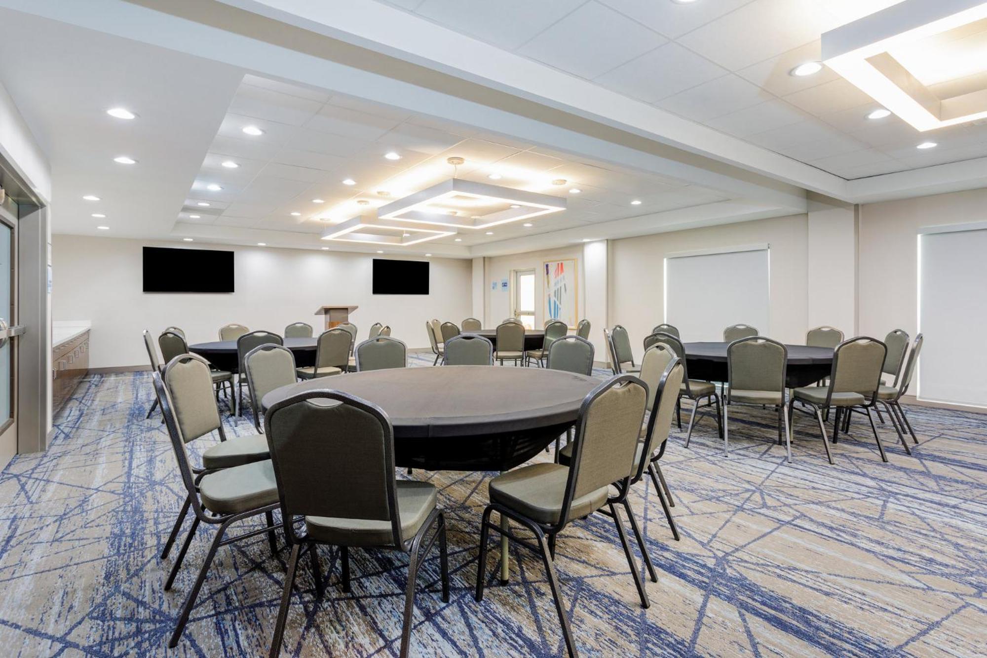Holiday Inn Express & Suites Tampa Stadium - Airport Area By Ihg المظهر الخارجي الصورة