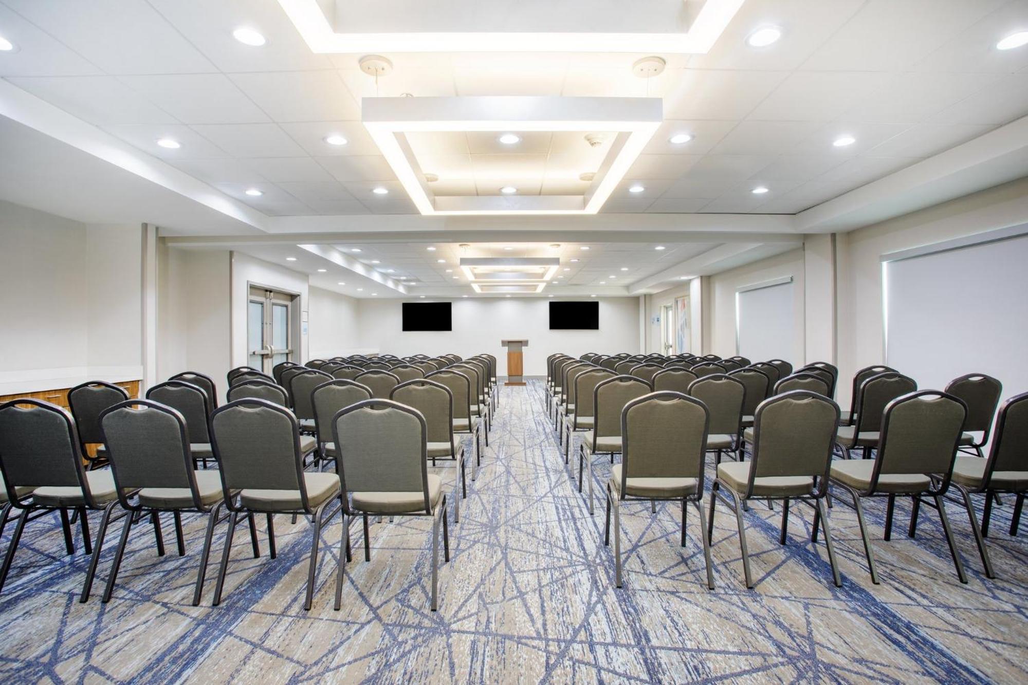Holiday Inn Express & Suites Tampa Stadium - Airport Area By Ihg المظهر الخارجي الصورة