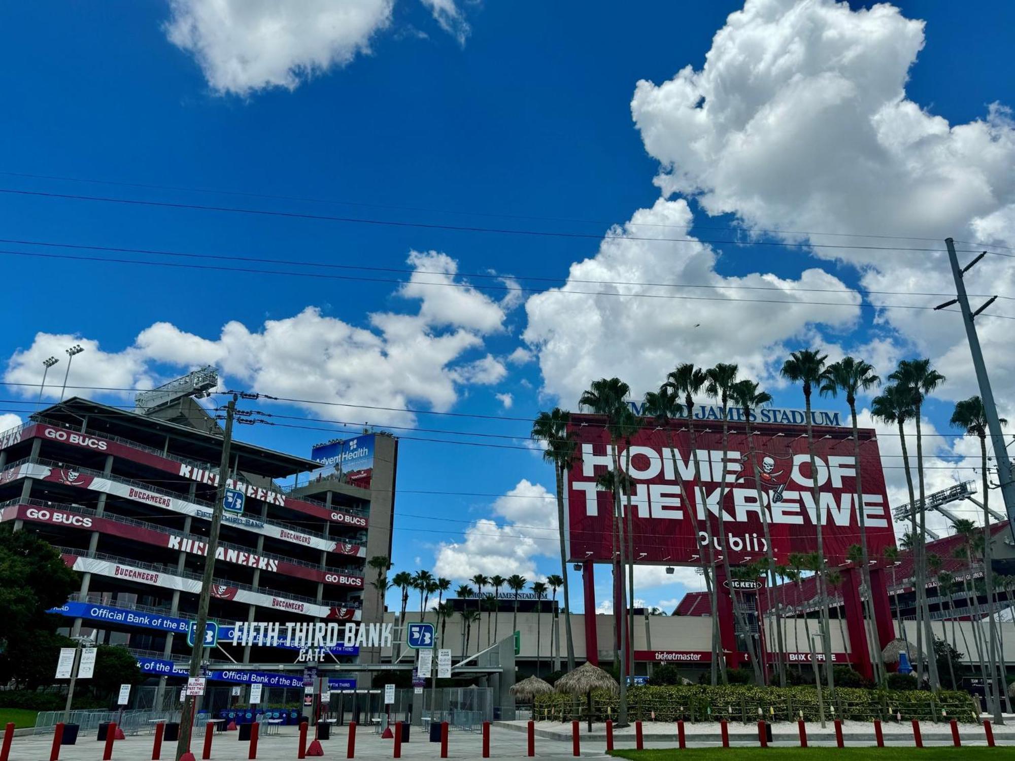 Holiday Inn Express & Suites Tampa Stadium - Airport Area By Ihg المظهر الخارجي الصورة